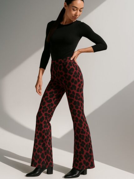 Бордо панталони со лепоард принт