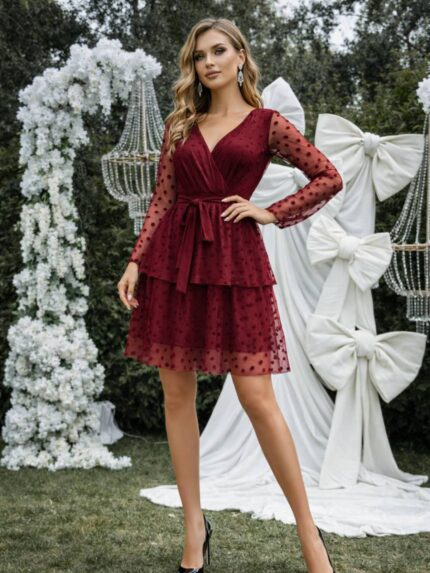 Бордо фустан со тул со точки